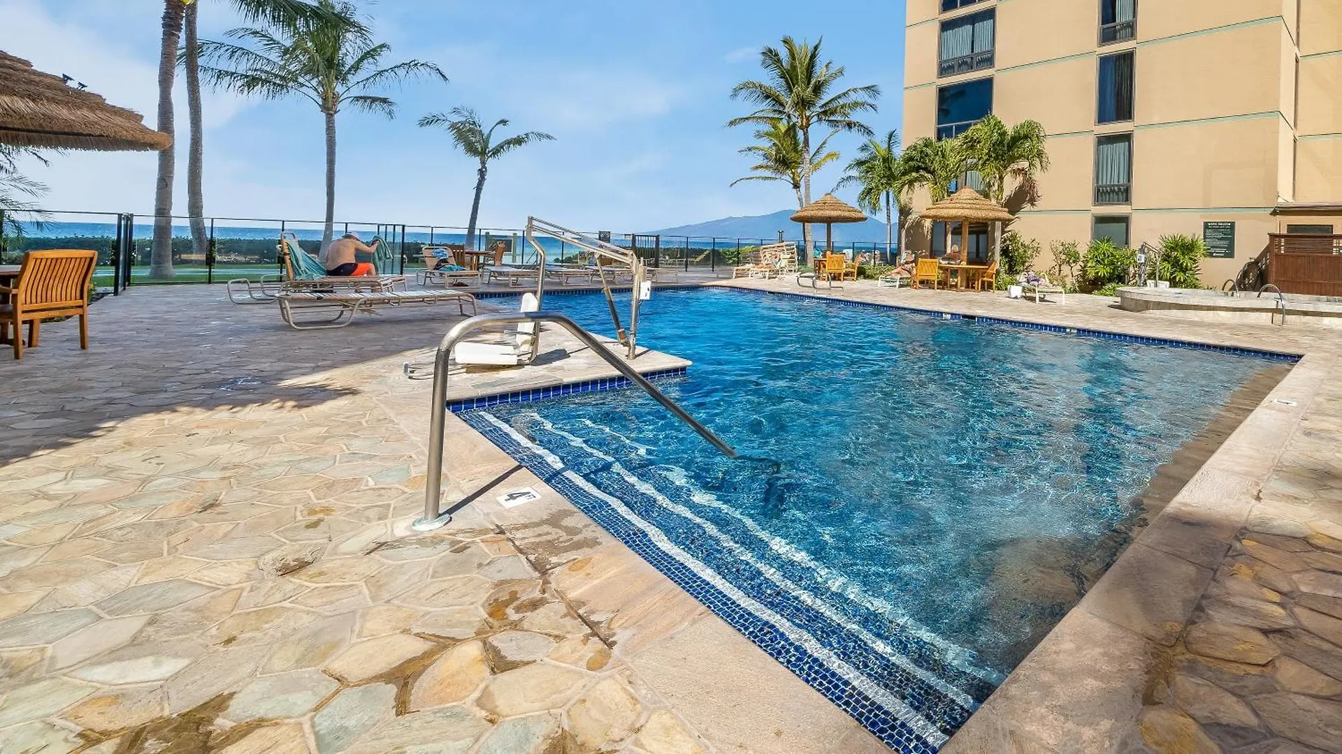 Willa Oceanfront Views & Remodeled! - Mk306 Kahana